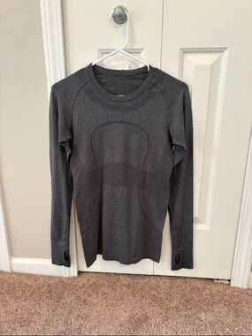 lululemon athletica Long Sleeve Crew in Charcoal Gray